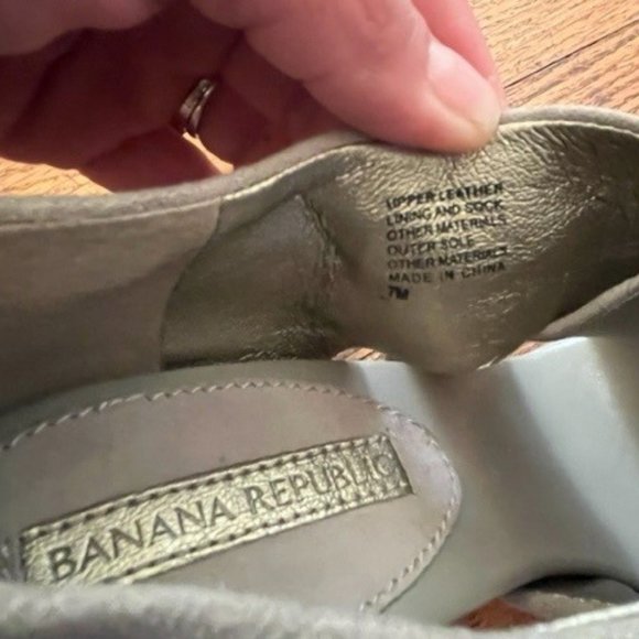 "Like New" Banana Republic Gray suede open toe, back zipper bootie - size 7 - Picture 10 of 11